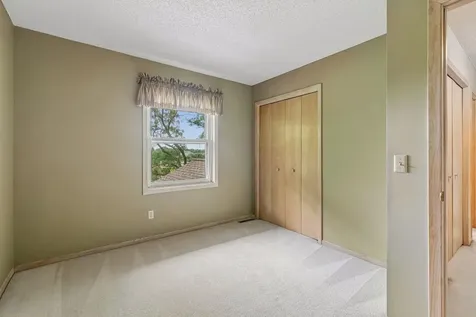 13820 Sunset Lake Drive Burnsville MN 55337