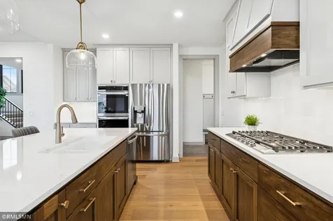 5042 Airlake Draw Woodbury MN 55129