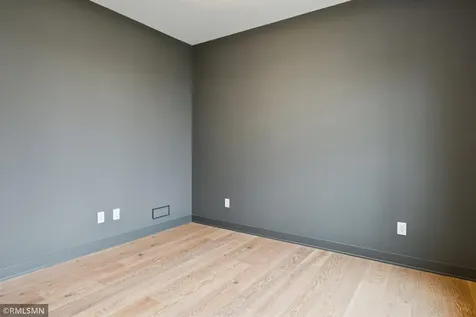 5042 Airlake Draw Woodbury MN 55129