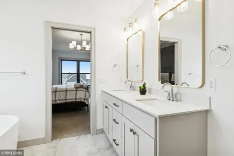 5042 Airlake Draw Woodbury MN 55129