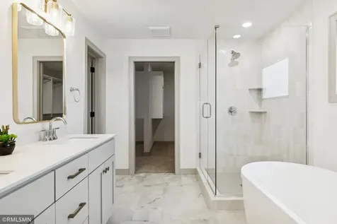 5042 Airlake Draw Woodbury MN 55129