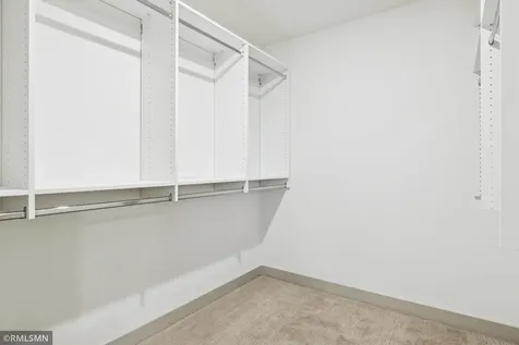 5042 Airlake Draw Woodbury MN 55129