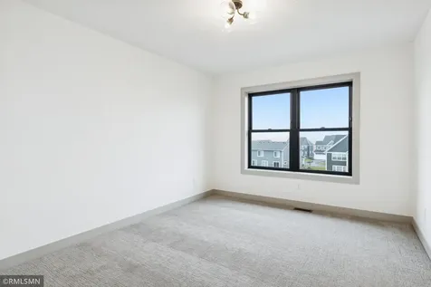 5042 Airlake Draw Woodbury MN 55129