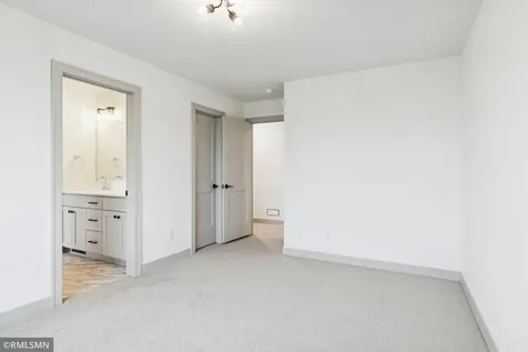 5042 Airlake Draw Woodbury MN 55129