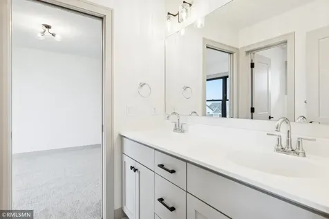 5042 Airlake Draw Woodbury MN 55129