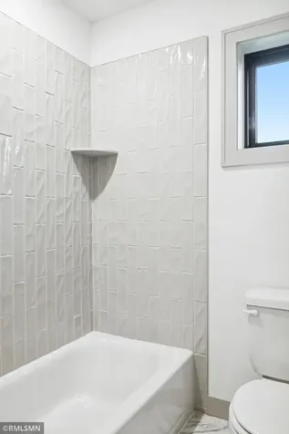 5042 Airlake Draw Woodbury MN 55129