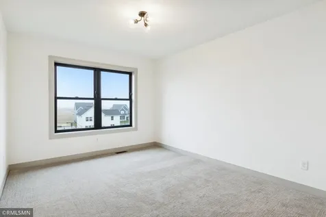 5042 Airlake Draw Woodbury MN 55129