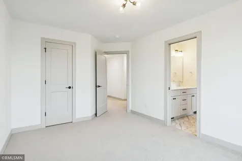 5042 Airlake Draw Woodbury MN 55129