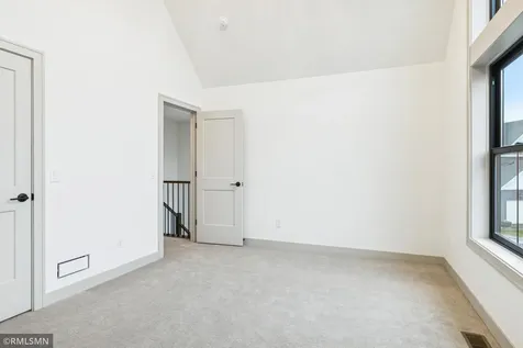 5042 Airlake Draw Woodbury MN 55129