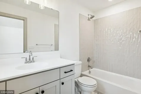 5042 Airlake Draw Woodbury MN 55129