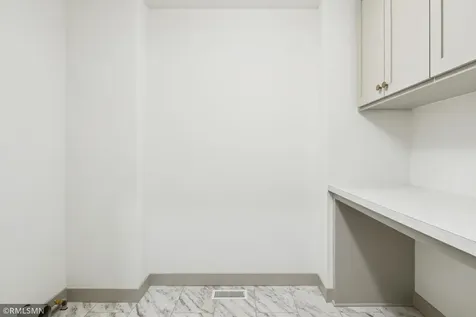 5042 Airlake Draw Woodbury MN 55129