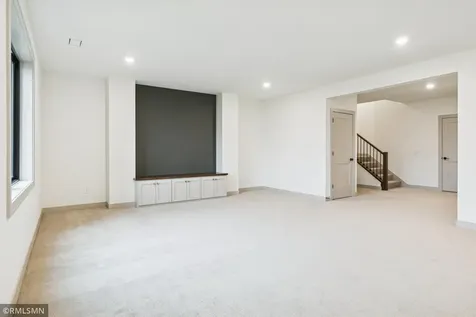 5042 Airlake Draw Woodbury MN 55129