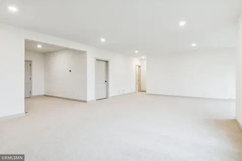 5042 Airlake Draw Woodbury MN 55129