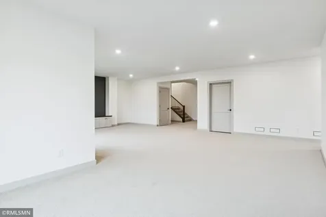 5042 Airlake Draw Woodbury MN 55129
