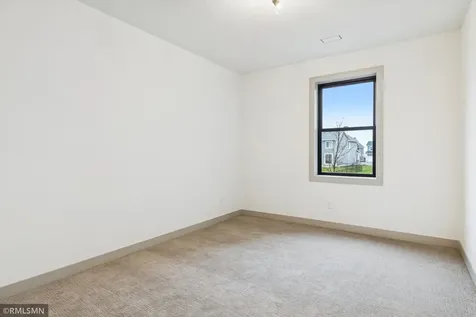 5042 Airlake Draw Woodbury MN 55129