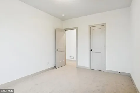 5042 Airlake Draw Woodbury MN 55129