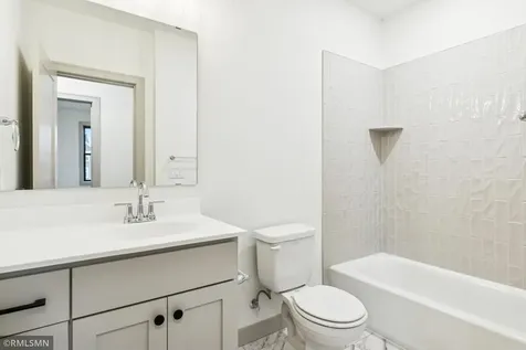 5042 Airlake Draw Woodbury MN 55129