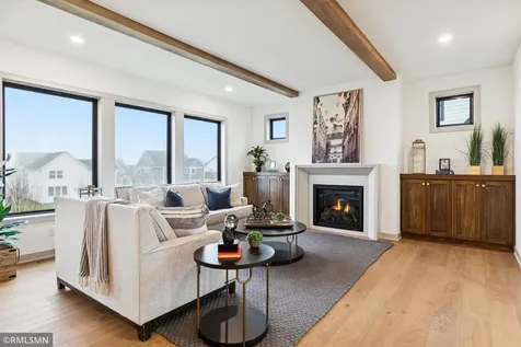 5042 Airlake Draw Woodbury MN 55129