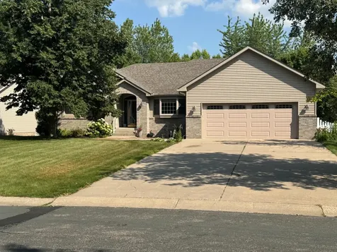 955 Lakewood Drive SW Hutchinson MN 55350