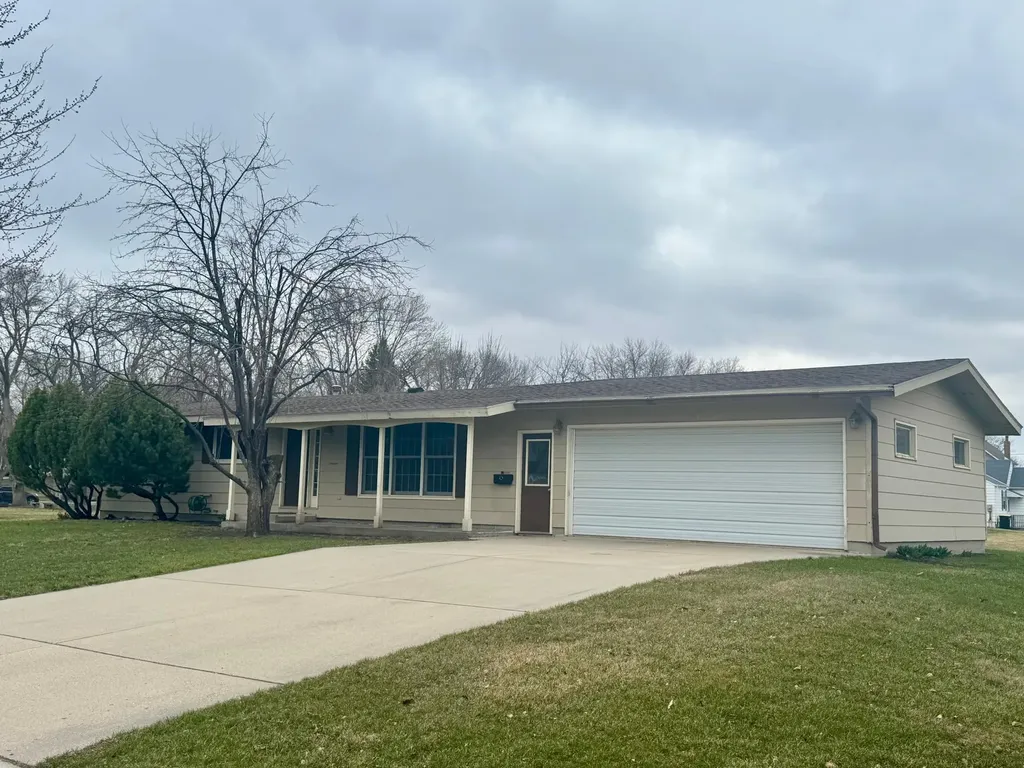 301 S 4th Street Olivia MN 56277