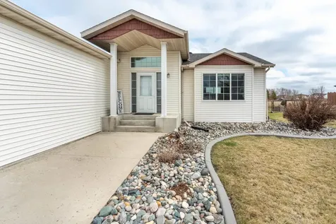 1557 Johnson Drive S Moorhead MN 56560