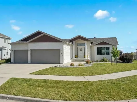 1557 Johnson Drive S Moorhead MN 56560