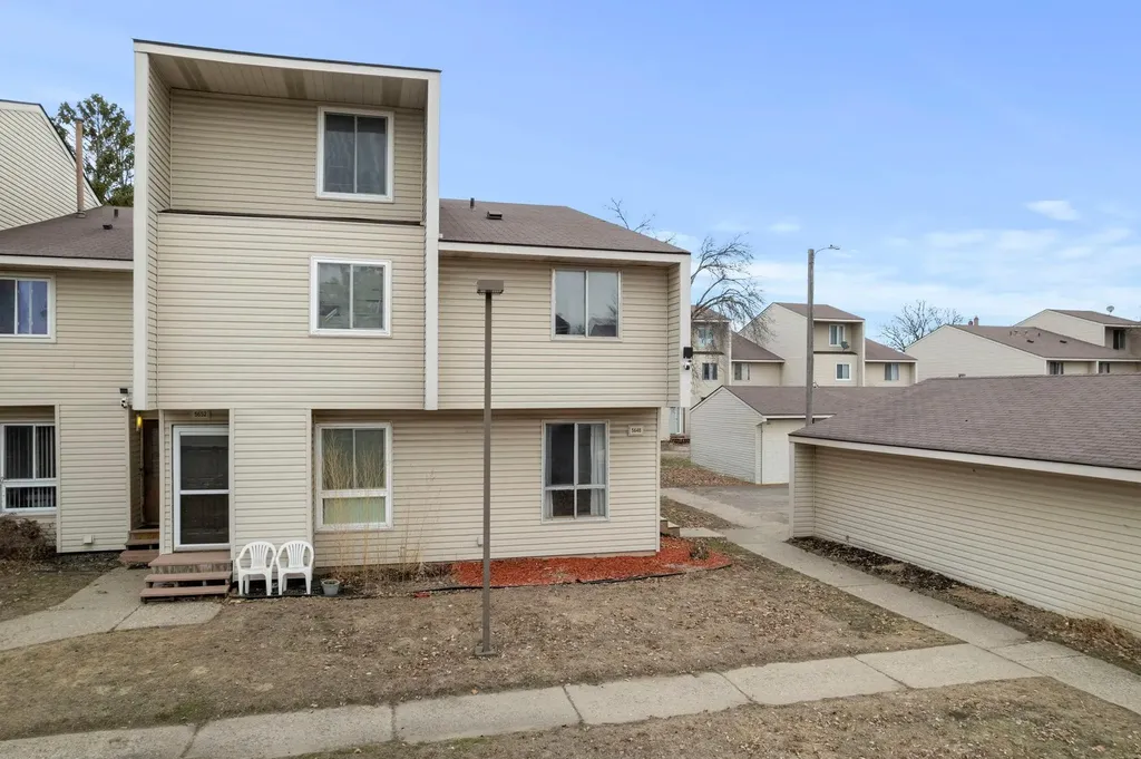 5648 Brookdale Drive N Brooklyn Park MN 55443