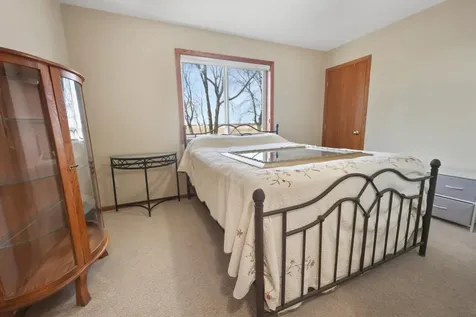 1621 Forest Glen Circle Saint Augusta MN 56301