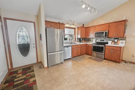 1621 Forest Glen Circle Saint Augusta MN 56301