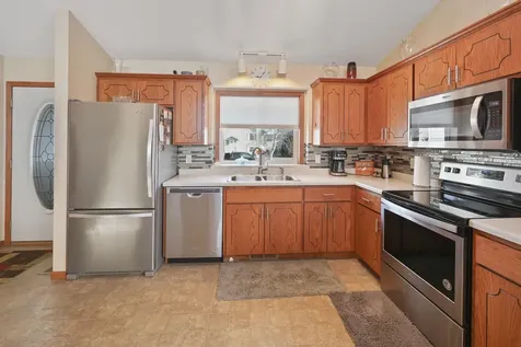 1621 Forest Glen Circle Saint Augusta MN 56301