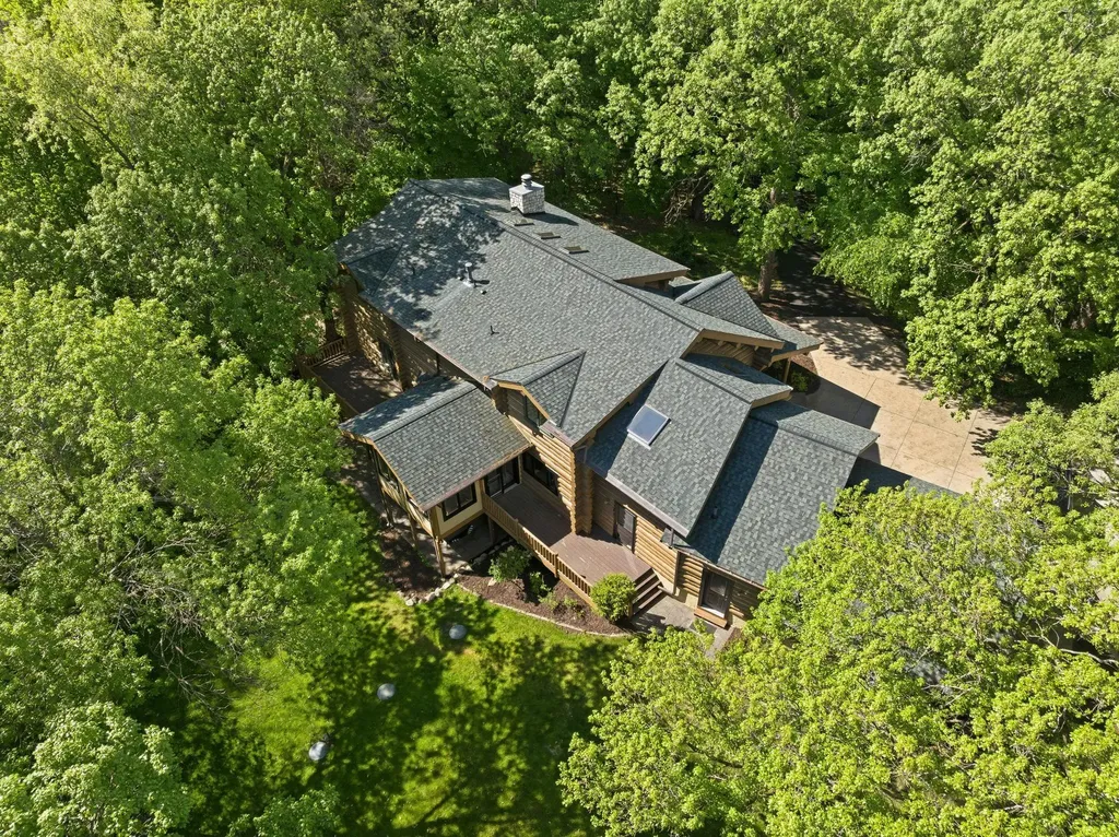 2050 Oakwood Ridge Chanhassen MN 55317