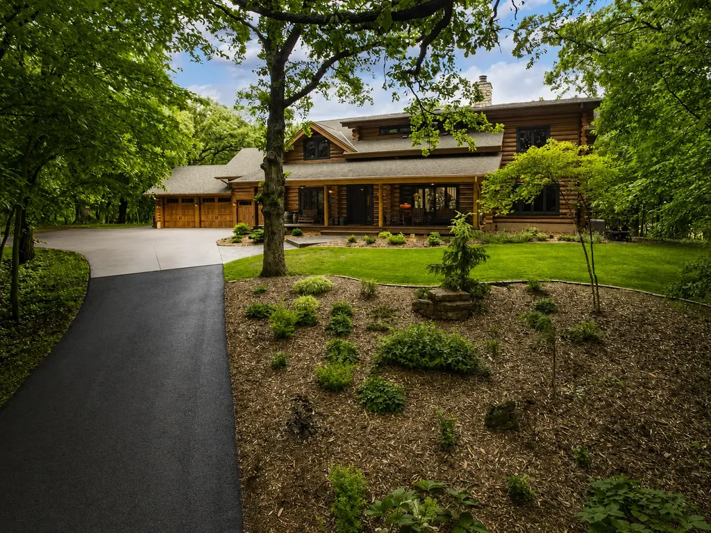 2050 Oakwood Ridge Chanhassen MN 55317