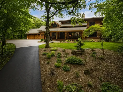 2050 Oakwood Ridge Chanhassen MN 55317