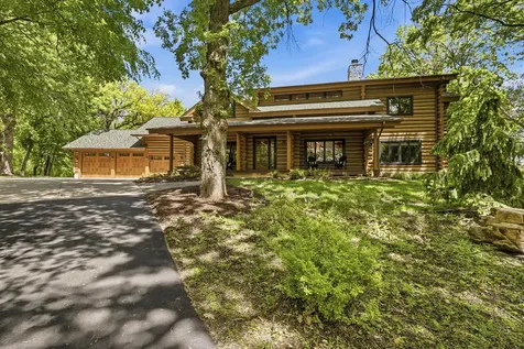 2050 Oakwood Ridge Chanhassen MN 55317