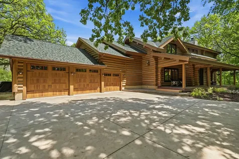 2050 Oakwood Ridge Chanhassen MN 55317