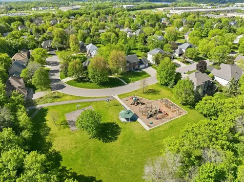 2050 Oakwood Ridge Chanhassen MN 55317