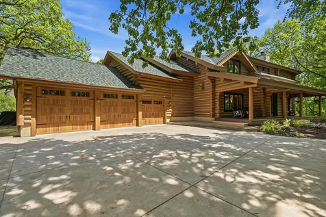 2050 Oakwood Ridge Chanhassen MN 55317