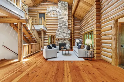 2050 Oakwood Ridge Chanhassen MN 55317
