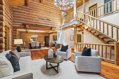2050 Oakwood Ridge Chanhassen MN 55317