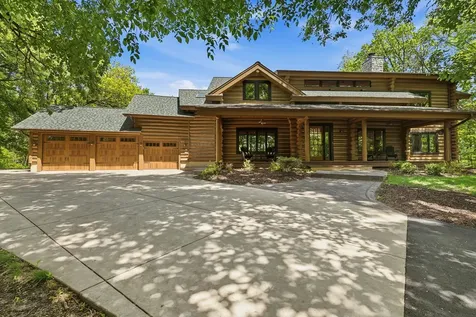 2050 Oakwood Ridge Chanhassen MN 55317