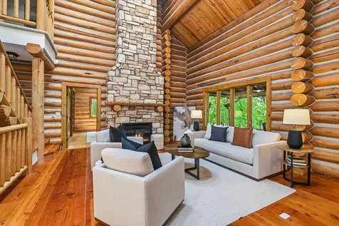 2050 Oakwood Ridge Chanhassen MN 55317