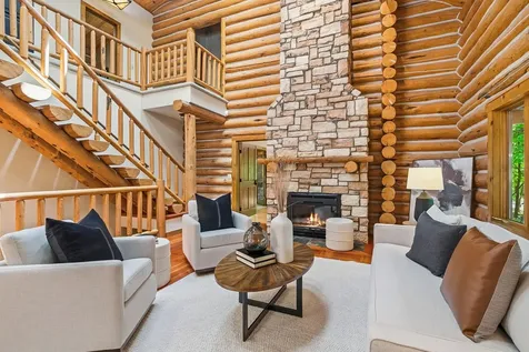 2050 Oakwood Ridge Chanhassen MN 55317