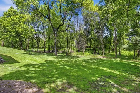 2050 Oakwood Ridge Chanhassen MN 55317