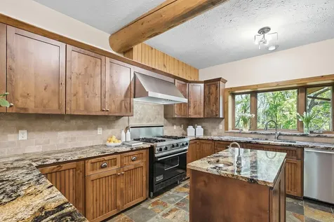 2050 Oakwood Ridge Chanhassen MN 55317