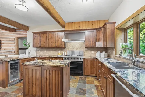 2050 Oakwood Ridge Chanhassen MN 55317
