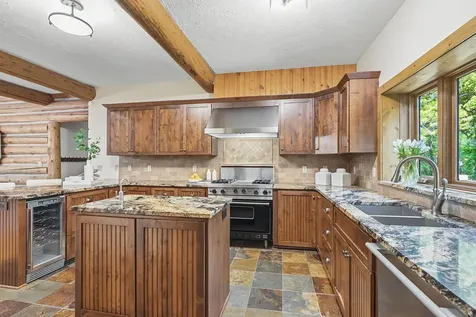 2050 Oakwood Ridge Chanhassen MN 55317