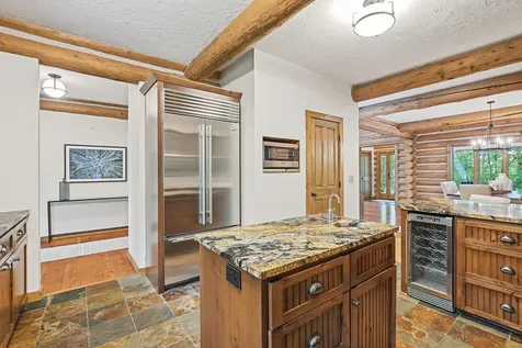 2050 Oakwood Ridge Chanhassen MN 55317