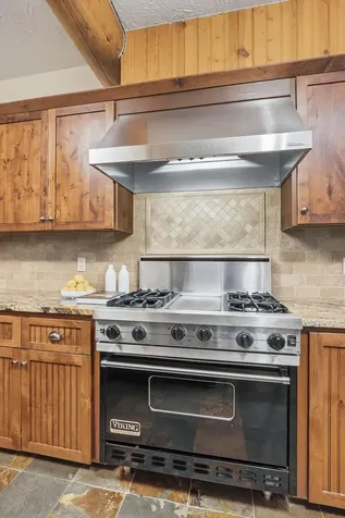 2050 Oakwood Ridge Chanhassen MN 55317