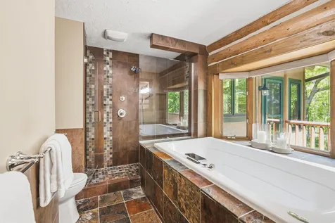 2050 Oakwood Ridge Chanhassen MN 55317