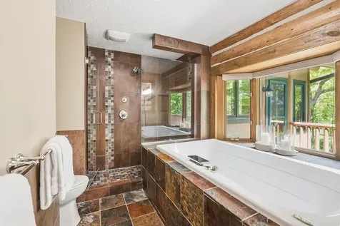 2050 Oakwood Ridge Chanhassen MN 55317